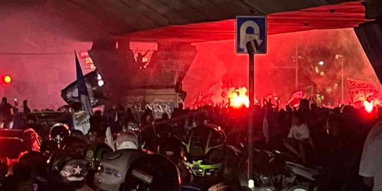 Bandung Lautan Biru: Persib Juara Liga 1, Jalanan Kota Bandung Macet Parah!
