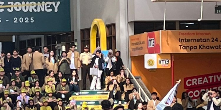 HMPSAP Tampil Nyentrik Dengan Membentangkan Bendera One Piece Pada Parade SIAP 2025 Hari ke Dua