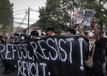 #MenujuIndonesiaBangkrut : Aksi Gabungan Mahasiswa Bandung menjelang anjloknya Rupiah